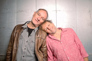 “El verano en que mi madre tuvo los ojos verdes’ llega al teatro en un montaje imperdible: ”Es como el libro pero distinto"