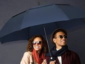 Al mal tiempo, este paraguas grande superventas: es antiviento y automático