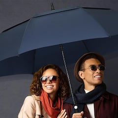 Al mal tiempo, este paraguas grande superventas: es antiviento y automático