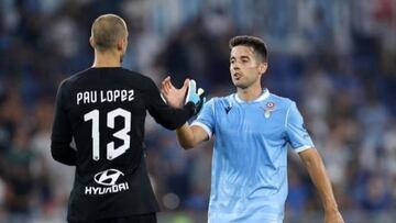 Jony, eñ día de su debut con el Lazio ante la Roma cn Pau López.