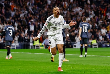 El francs sali en carrera y el brasile?o solo tuvo que drsela. Lejeune pareca que le cerraba en el rea, pero lleg muy forzado el central y tras llevarse la pelota dividida la cruz con autoridad.
