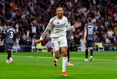 El francés salió en carrera y el brasileño solo tuvo que dársela. Lejeune parecía que le cerraba en el área, pero llegó muy forzado el central y tras llevarse la pelota dividida la cruzó con autoridad.
