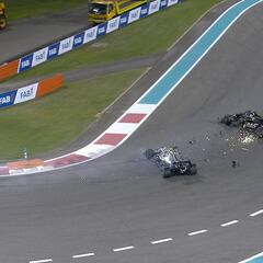 Mercedes saca el rodillo pero Bottas firma un choque cómico