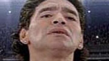 Unos hackers suben a la web de la AFA una foto de Maradona con la camiseta de Brasil