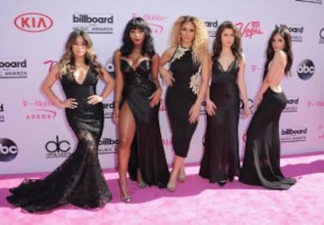 Las integrantes de Fifth Harmony Ally Brooke, Normani Kordei, Dinah Jane, Lauren Jauregui, y Camila Cabello a su llegada a la gala de los Billboard Music Awards en el T-Mobile Arena, en Las Vegas, Nevada. 