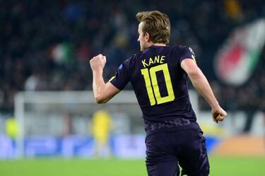 Kane: Tottenham "have to break wage structure" to keep star