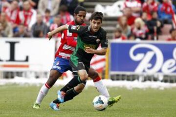Carles Gil con el balón.