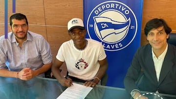 09/07/22 PRESENTACION COMO NUEVO JUGADOR DEL ALAVES 
ANDERSON ARROYO
ENVIADOBELTRAN
