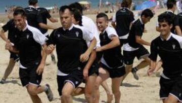 <b>CONCENTRADOS. </b>Los jugadores del Córdoba, en Costa Ballena.