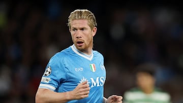 Soccer Football - UEFA Champions League - Napoli v Sporting CP - Stadio Diego Armando Maradona, Naples, Italy - October 1, 2025 Napoli's Kevin De Bruyne looks on REUTERS/Ciro De Luca