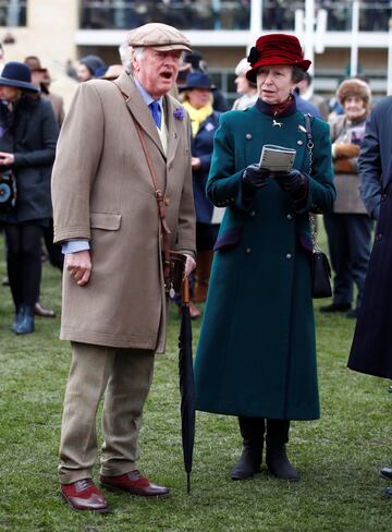 La princesa británica Anne con Andrew Parker Bowles