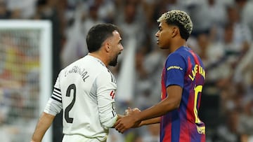 Soccer Football - LaLiga - Real Madrid v FC Barcelona - Santiago Bernabeu, Madrid, Spain - October 26, 2025 Real Madrid's Dani Carvajal shakes hands with FC Barcelona's Lamine Yamal after the match REUTERS/Albert Gea