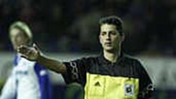 <b>ACUSADO.</B> Turienzo, durante el polémico Alavés-Espanyol.