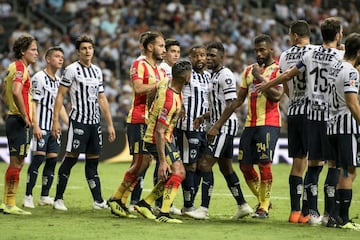 Uno de los resultados inesperados este fin de semana fue el empate de Monarcas Morelia en la cancha de Rayados de Monterrey. El cuadro michoacano no se doblegó y a pesar de que perdía 2-0 en el primer tiempo, consiguió levantarse y sacar el empate ante uno de los equipos protagonistas del torneo. No hay que olvidar que bajo la dirección técnica de Roberto Hernández, Morelia ha estrado tres veces a liguilla y en este momento son cuartos de la tabla general. El proyecto de los rojiamarillos parece bastante sólido después del arranque del torneo.