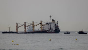 Gibraltar asiste a un buque granelero tras colisionar con otro barco en una maniobra en la Playa de levante de la Línea de la Concepción, a 30 de agosto de 2022 en Cádiz (Andalucía, España)
30 AGOSTO 2022
Europa Press
30/08/2022