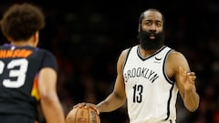 James Harden, durante su etapa en Brooklyn Nets frente a Phoenix Suns.