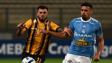 The Strongest's Argentine forward Enrique Triverio (L) and Sporting Cristal's Brazilian defender Ignacio da Silva fight for the ball during the Copa Libertadores group stage first leg football match between Peru's Sporting Cristal and Bolivia's The Strongest, at the National stadium in Lima, on May 2, 2023. (Photo by CRIS BOURONCLE / AFP)