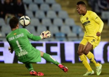 Ikechukwu Uche y Jonathan López.