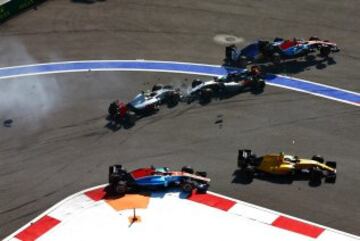 Choque entre Esteban Guti¨¦rrez y Nico Hulkenberg.