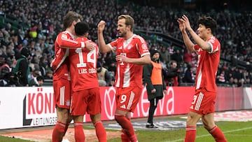 Leon Goretzka celebra un gol con Luis Diaz, Harry Kane y Kim Min-jae.