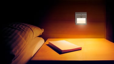 Ilumina pasillos y escaleras en casa con esta luz nocturna automática