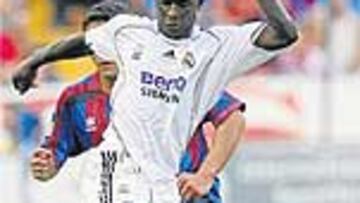 <b>INTERÉS. </b>Diarra regresará a Lyon, pero con la camiseta del Real Madrid.