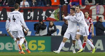 2 de marzo de 2014. Partido de LaLiga entre el Atl¨¦tico de Madrid y el Real Madrid en el Vicente Calder¨®n (2-2). Cristiano Ronaldo marc¨® el 2-2.