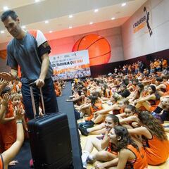 Vuelve con aires renovados en la pista y en el banquillo