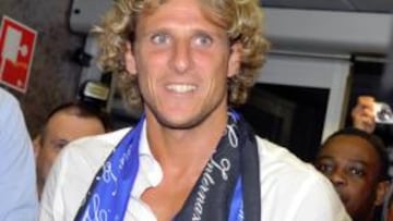 Forlán llega a la sede del Inter para cerrar su fichaje