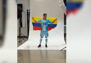 Con los prohibidos, James se divierte detrás de cámaras