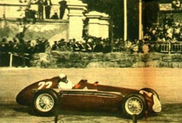 Fangio durante el primer Gran Premio de España disputado en 1951por las calles del barrio barcelonés de Pedralbes. 
