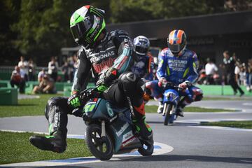 La divertida carrera de minimotos en Motegi