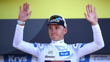 Remco Evenepoel, en el podio de Peyragudes.