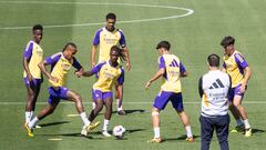 Los jugadores del Real Madrid, durante su último entrenamiento.