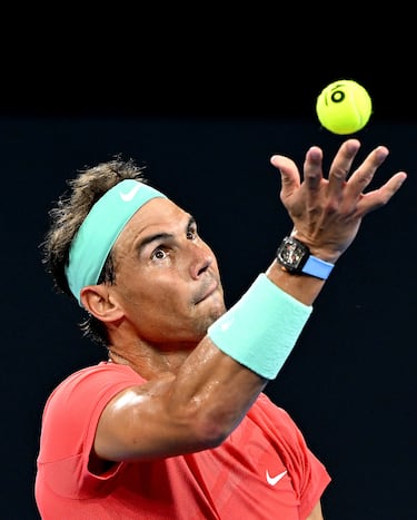 Nadal ante Thiem, sacó bien (solo perdió seis puntos con su servicio), el drive le funcionó como en sus mejores épocas y fue capaz de ajustar la posición al resto para encontrar los quiebres de un rival que se estaba manejando con seguridad en sus turnos de saque. 