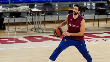 Ricky Rubio, entrenando con el Barcelona en el Palau.