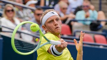 Alejandro Davidovich Fokina, en un lance de su partido contra Alex De Minaur en Toronto.