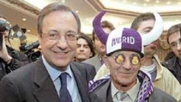 <b>EL ESTRENO</B>. Así recibieron a Florentino los catalanes en el año 2000.