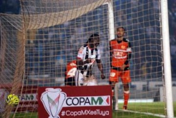 Con dos goles de Cardona, uno de Chará y uno de Pablón, Monterrey venció 4-1 a Correcaminos y avanzó a la semifinal de la Copa de México.