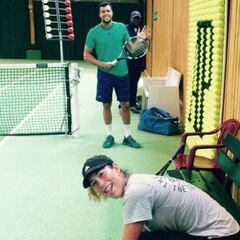 Garbiñe Muguruza entrena con Tsonga de cara a Wimbledon