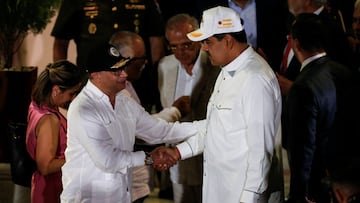 Venezuela's President Nicolas Maduro and Colombia's President Gustavo Petro shake hands at the Miraflores Palace, in Caracas, Venezuela, April 9, 2024. REUTERS/Leonardo Fernandez Viloria