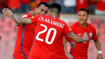 Paredes saluda a Aránguiz y lo que sucede es para mostrárselo a todo Chile: “Nuestros ídolos”