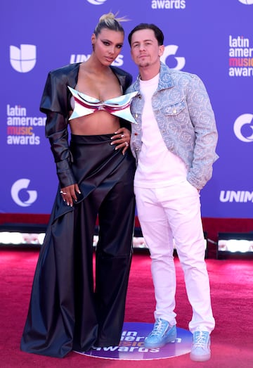 Lele Pons y Guaynaa durante la alfombra roja de los Latin American Music Awards 2023.