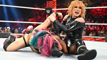 Becky Lynch y Asuka, en Raw.