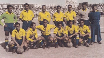 21/08/19  FOTO HISTORICA LAS PALMAS 
 TEMPORADA 1950 - 1951
 DE PIE 
 PANCHO VIERA  JUANONO  ELZO  YAYO  CASTA&Ntilde;ARES  MONTES Y EL MASAJISTA JUAN GIL  
 AGACHADOS  
 MANOLIN  POLO  TACORONTE  PE&Ntilde;A  CEDRES Y TATONO   SESENTA A&Ntilde;OS DE LOS 