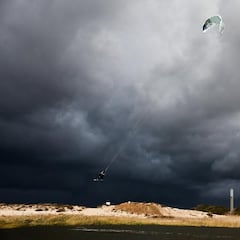 Un kitesurfista muerto y varios heridos en un temporal en Israel