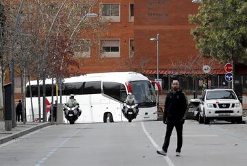 Llegada del autobús del Real Madrid. 

