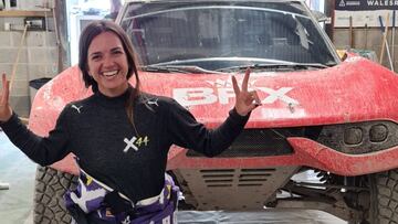 Cristina Gutiérrez, con el BXR del Dakar.