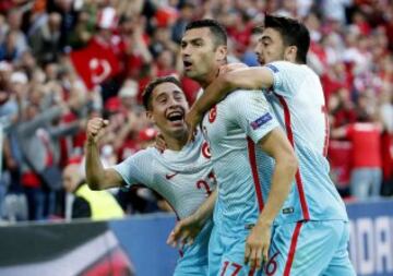 Burak Yilmaz celebrando el gol 0-1