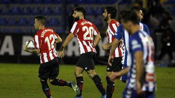 Villalibre celebra su gol al Alcoyano.